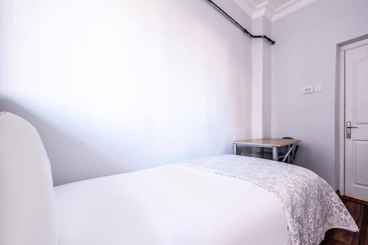 Sleek Flat 50 M To Bull Statue In Kadikoy Apartment Istanbul Exterior photo